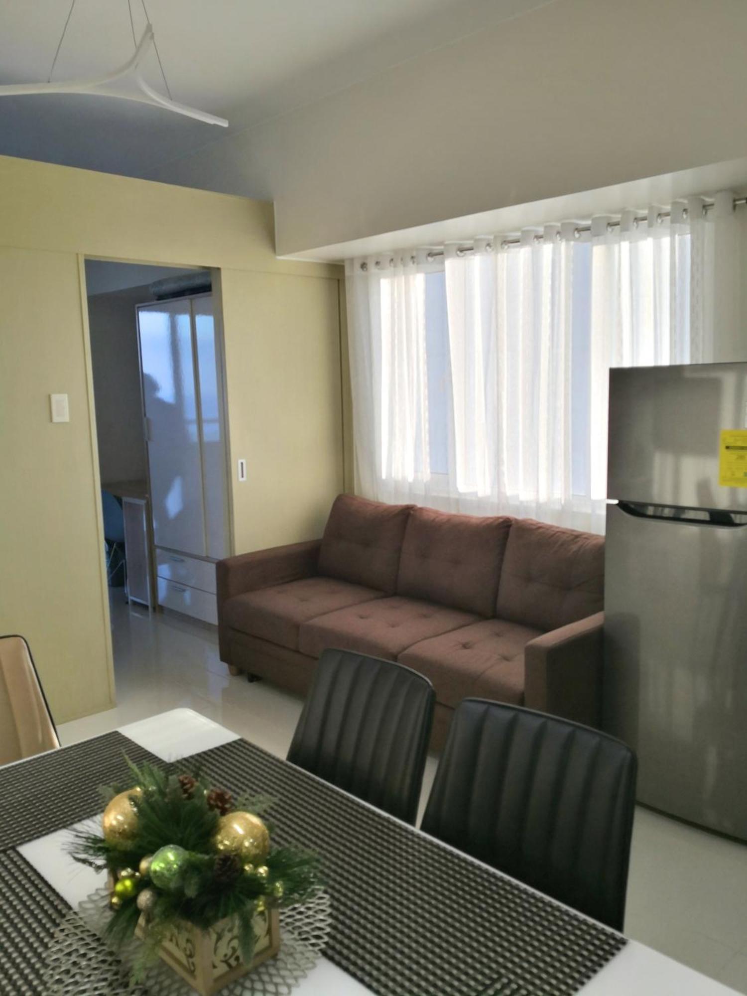 Blowing In The Wind - Lake View Apartments Tagaytay City Δωμάτιο φωτογραφία