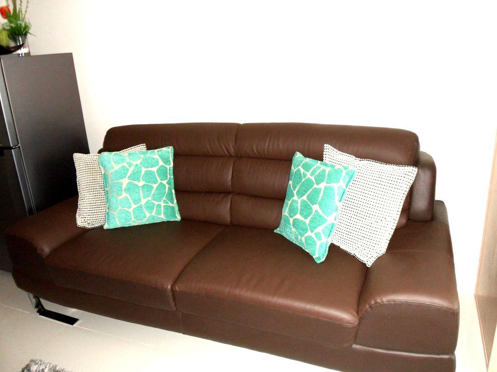 Blowing In The Wind - Lake View Apartments Tagaytay City Δωμάτιο φωτογραφία